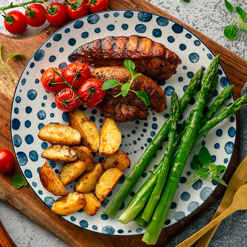 Grillowana pierś z kurczaka, zielone szparagi, pieczone ziemniaczki 450g