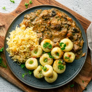 Gulasz wieprzowy, kluski...