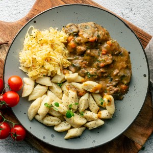 Gulasz wieprzowy, kopytka,...