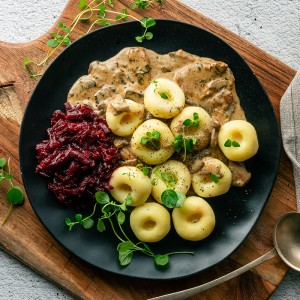 Gulasz wołowy, kluski...
